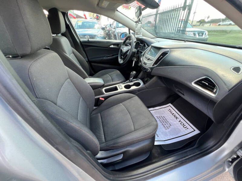 2018 Chevrolet Cruze Image 8