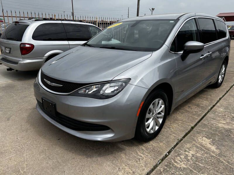 2017 Chrysler Pacifica Image 3