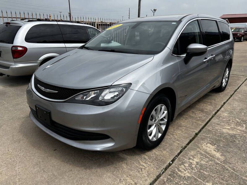 2017 Chrysler Pacifica Image 4