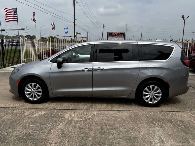 2017 Chrysler Pacifica Image 7
