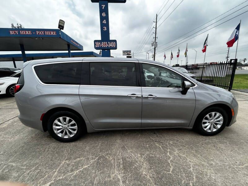 2017 Chrysler Pacifica Image 10