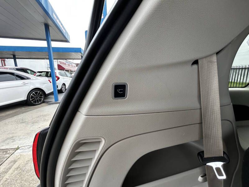 2017 Chrysler Pacifica Image 14