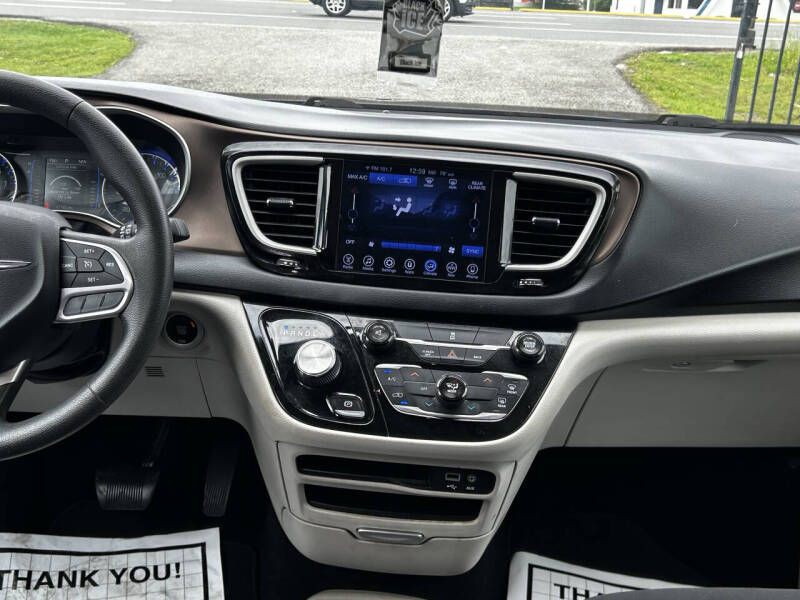 2017 Chrysler Pacifica Image 20
