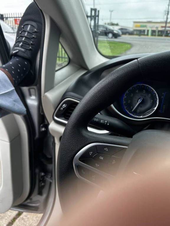 2017 Chrysler Pacifica Image 21