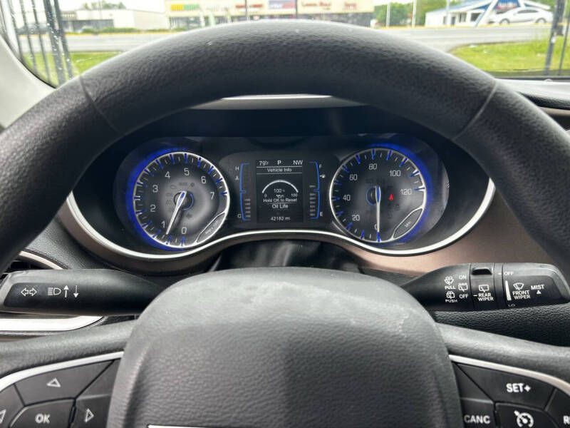 2017 Chrysler Pacifica Image 22