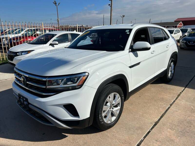 2020 Volkswagen Atlas Cross Sport Image 2