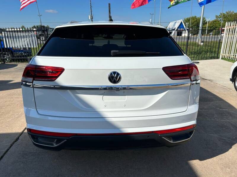 2020 Volkswagen Atlas Cross Sport Image 8