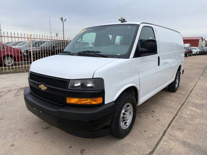2020 Chevrolet Express Image 2