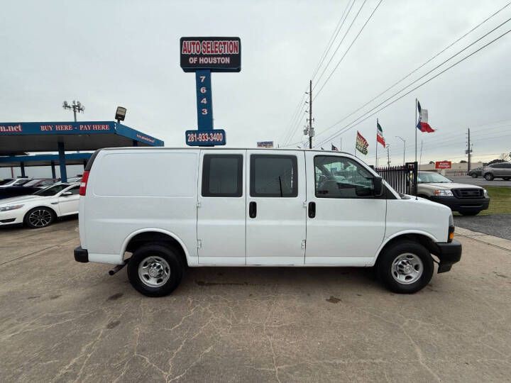 2020 Chevrolet Express Image 4