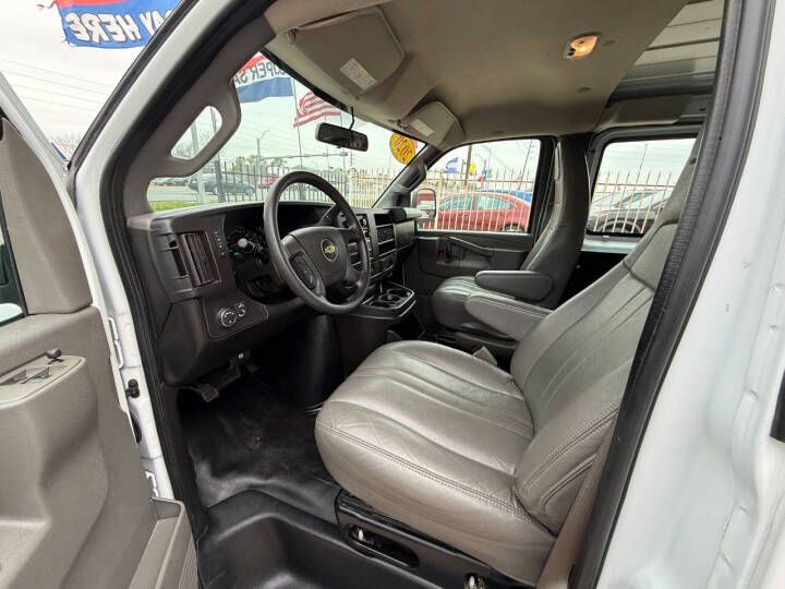 2020 Chevrolet Express Image 9