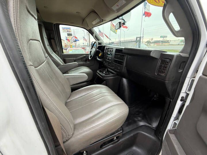 2020 Chevrolet Express Image 10
