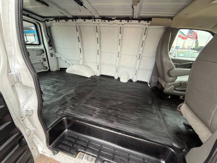 2020 Chevrolet Express Image 11