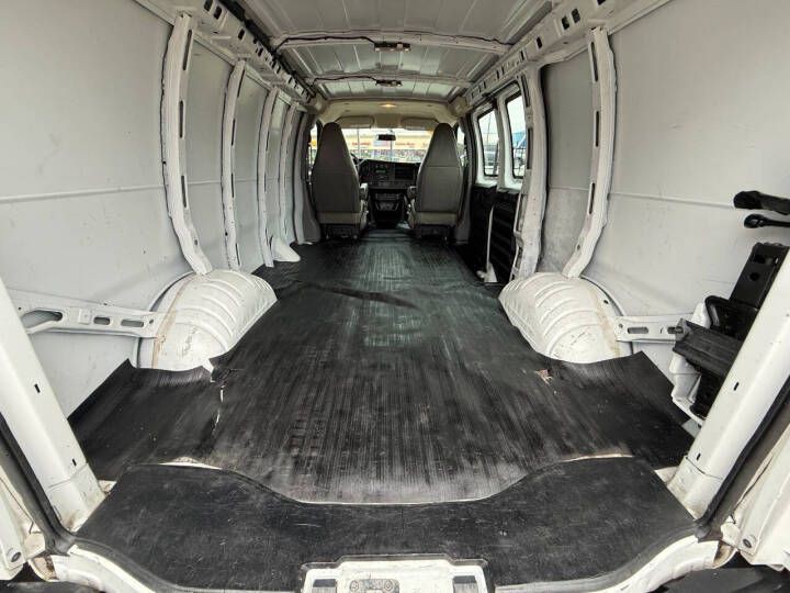 2020 Chevrolet Express Image 12