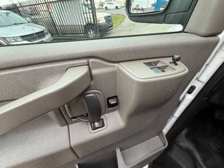 2020 Chevrolet Express Image 14