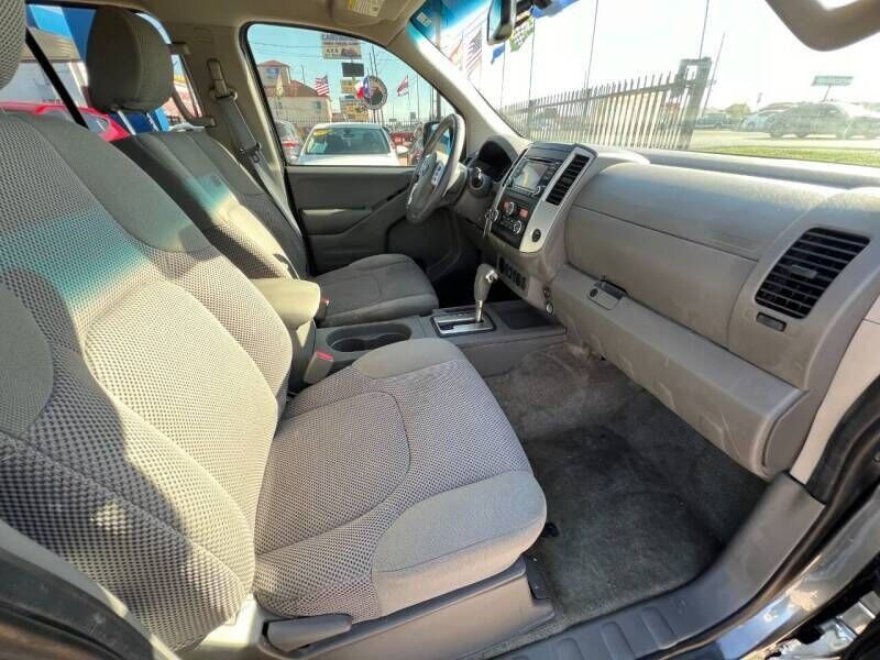 2017 Nissan Frontier Image 9