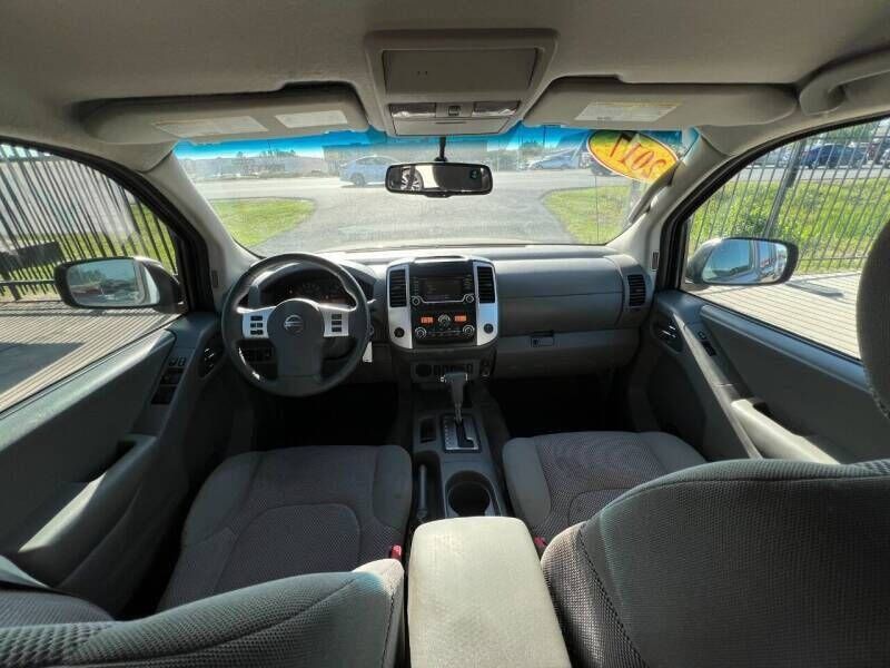 2017 Nissan Frontier Image 10