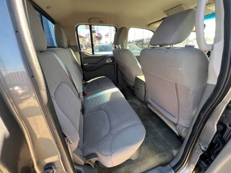 2017 Nissan Frontier Image 11