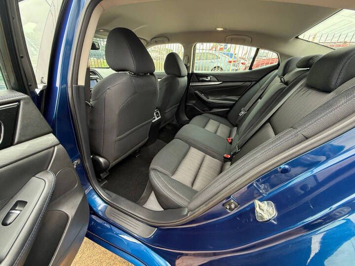 2017 Nissan Maxima Image 13