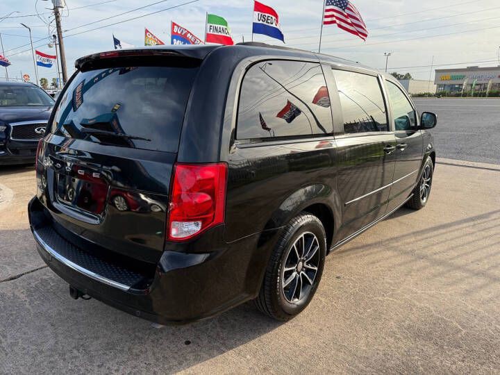 2017 Dodge Grand Caravan Image 6