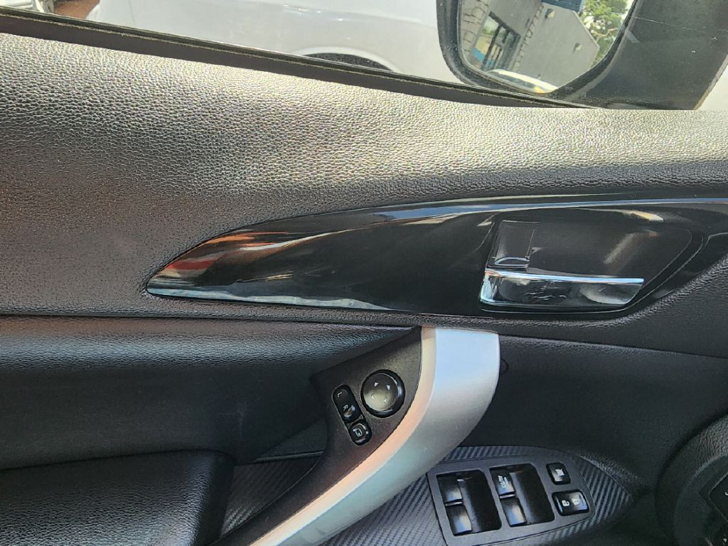 2019 Mitsubishi Eclipse Image 16