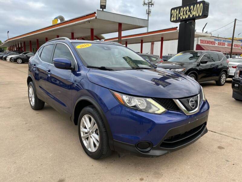 2019 Nissan Rogue Image 1