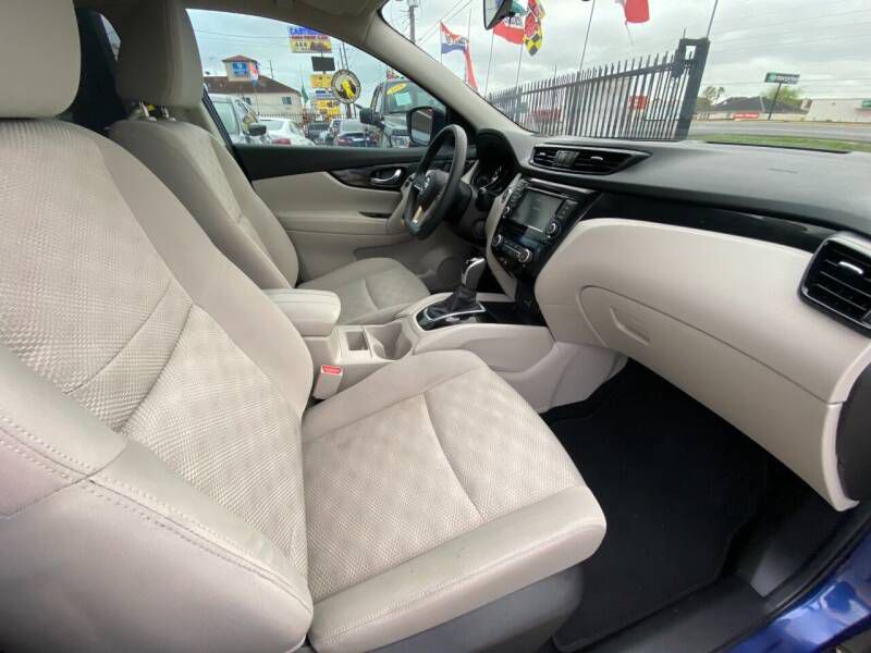 2019 Nissan Rogue Image 10