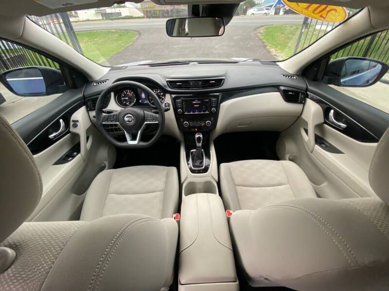 2019 Nissan Rogue Image 11