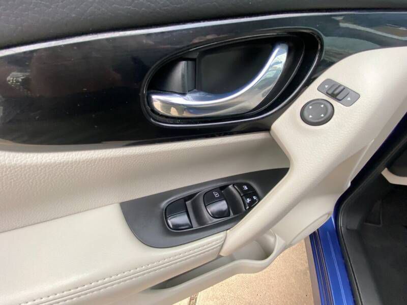 2019 Nissan Rogue Image 15