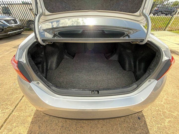 2017 Toyota Corolla Image 17