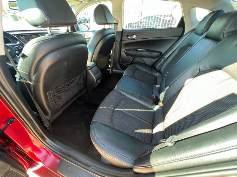 2019 Kia Optima Image 12