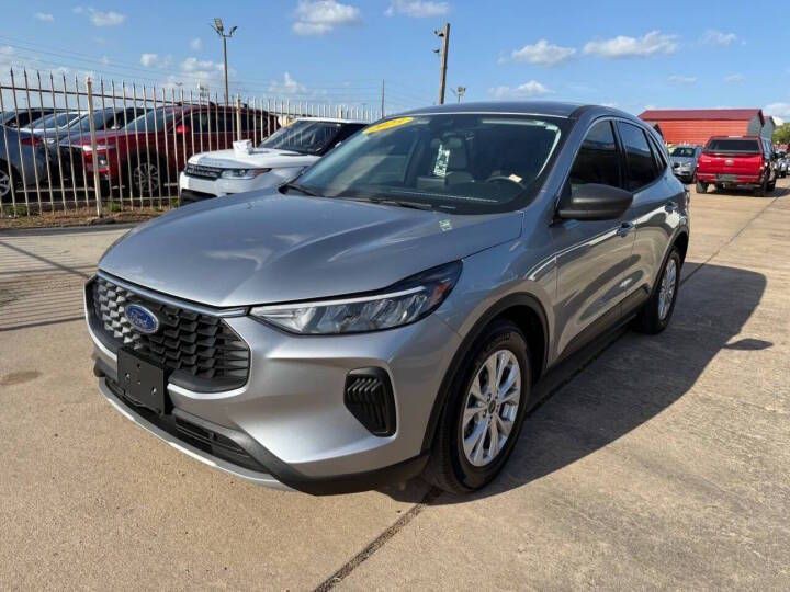 2023 Ford Escape Image 2