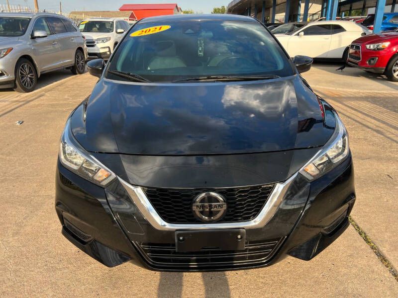 2021 Nissan Versa Image 3