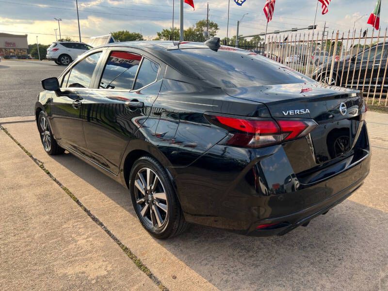 2021 Nissan Versa Image 7