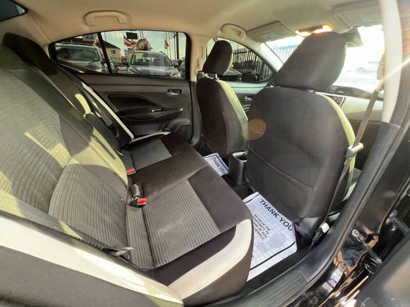 2021 Nissan Versa Image 11