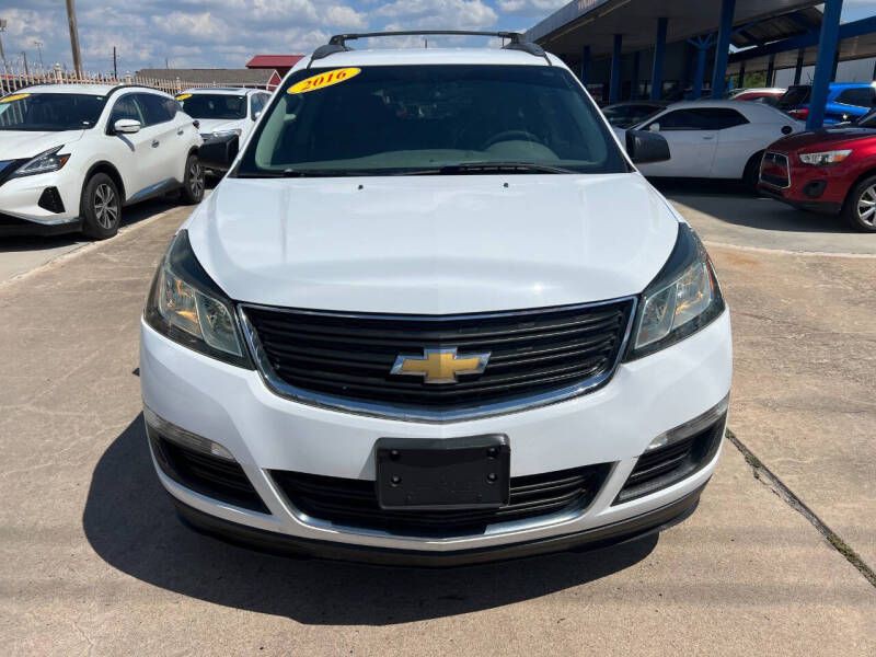 2016 Chevrolet Traverse Image 2