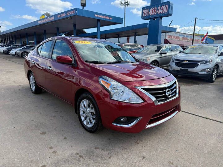 2017 Nissan Versa Image 1