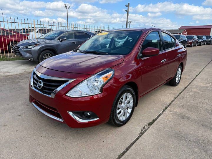 2017 Nissan Versa Image 2