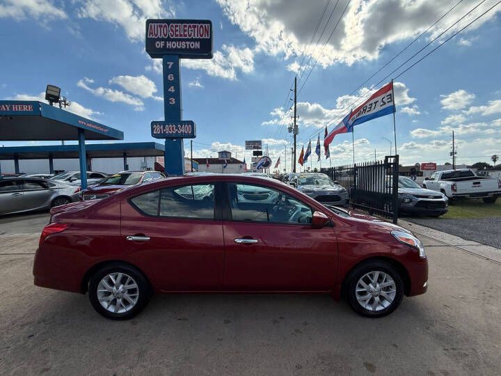 2017 Nissan Versa Image 4