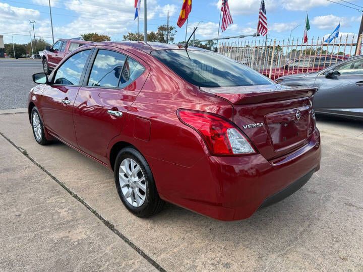 2017 Nissan Versa Image 7