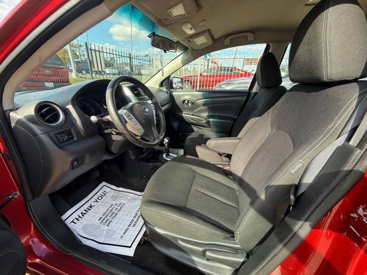 2017 Nissan Versa Image 9