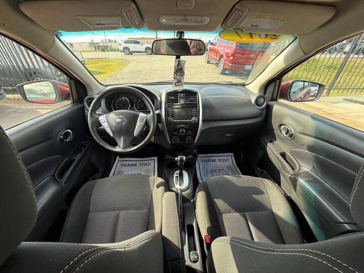 2017 Nissan Versa Image 11