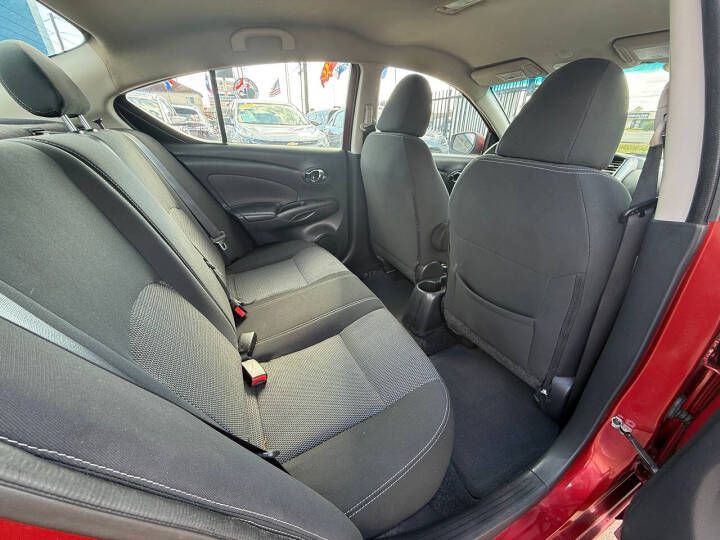 2017 Nissan Versa Image 12