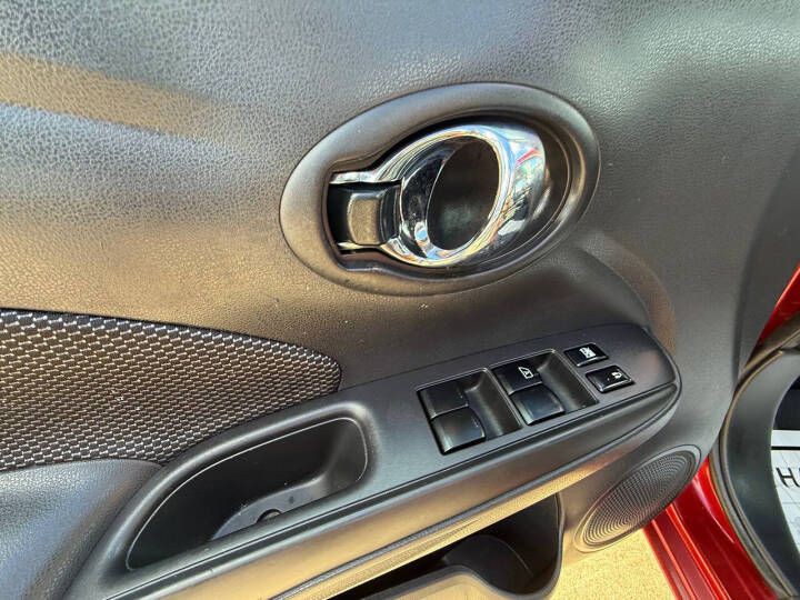 2017 Nissan Versa Image 14