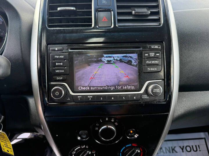 2017 Nissan Versa Image 17