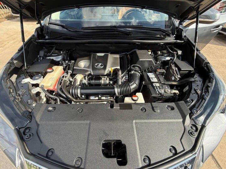 2015 Lexus NX Image 18