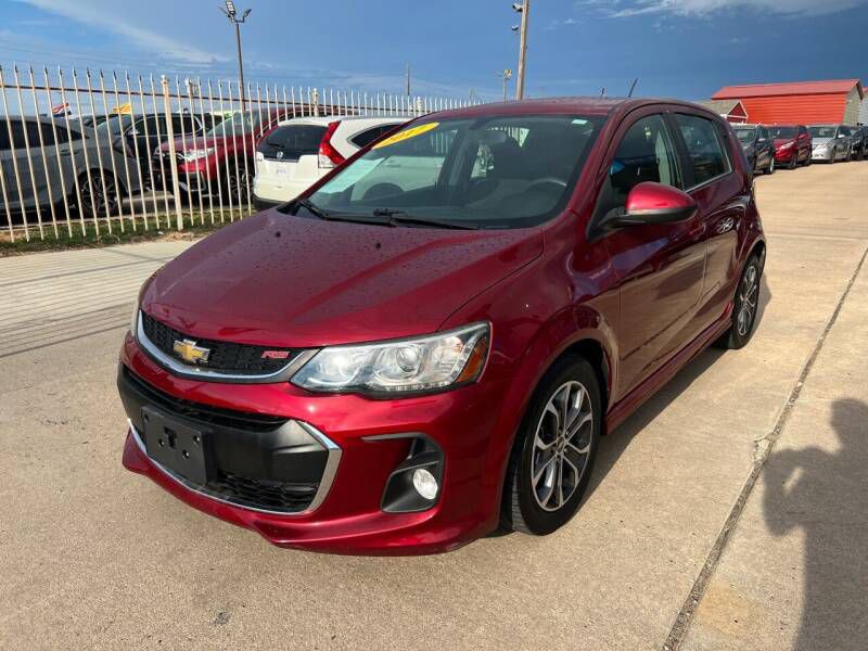 2017 Chevrolet Sonic Image 2