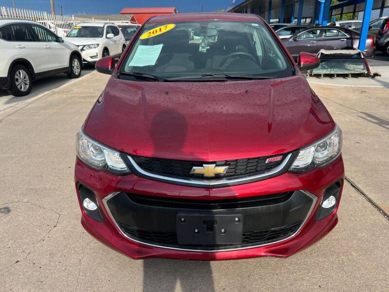 2017 Chevrolet Sonic Image 3