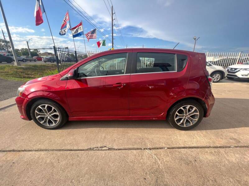 2017 Chevrolet Sonic Image 4