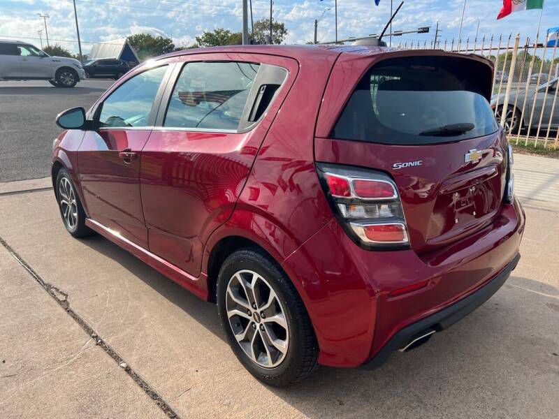 2017 Chevrolet Sonic Image 6