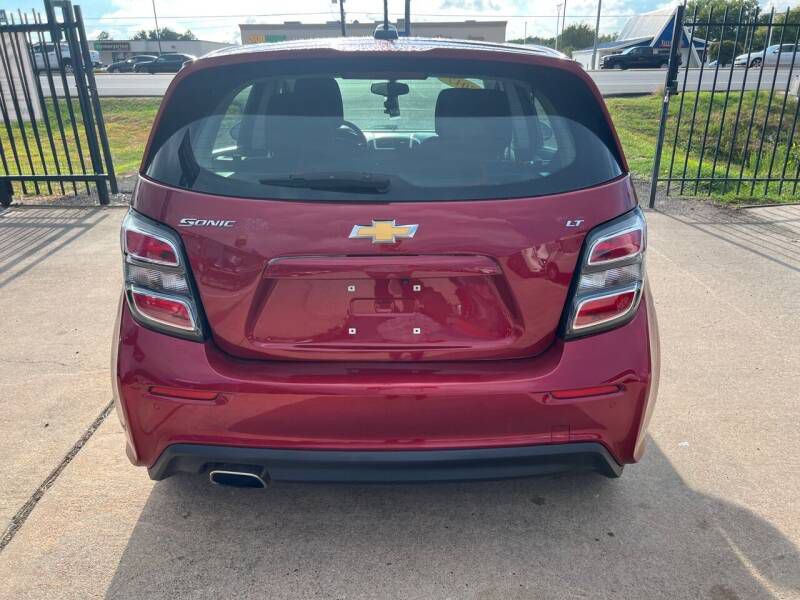 2017 Chevrolet Sonic Image 8